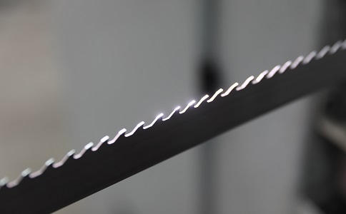 连云港双金属带锯条产生切削噪音的原因具体有哪些？
